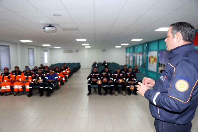 Baba oğul aynı ekipte hayat kurtarıyor