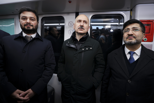 Bakan Karaismailoğlu İstanbul Havalimanı metrosuna bindi