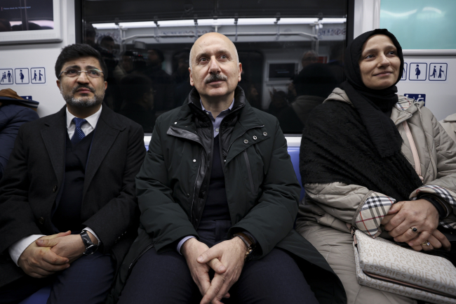 Bakan Karaismailoğlu İstanbul Havalimanı metrosuna bindi