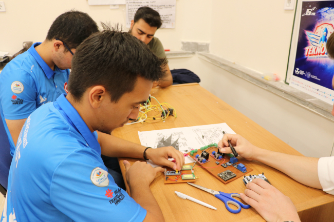 Üniversite öğrencileri GPS kullanmadan veri aktaran İHA geliştirdi