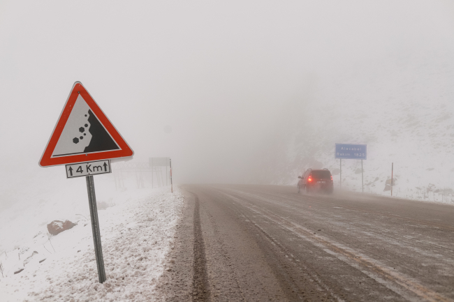 Antalya-Konya kara yolunda kar: Tır geçişleri normale döndü