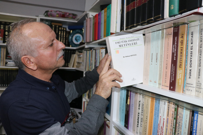 Kütahyalı 38 yıllık memurun kitapları evine sığmıyor