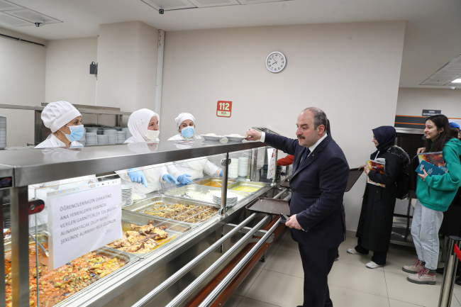 Bakan Varank: İHA ve SİHA'larımızı satın alabilmek için ülkeler sırada