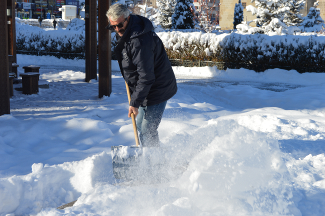 Doğu'da kar kalınlığı yarım metreyi buldu