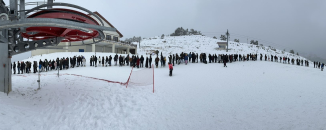 Öğrenciler yarıyıl tatilinin son gününü Keltepe Kayak Merkezi'nde geçirdi
