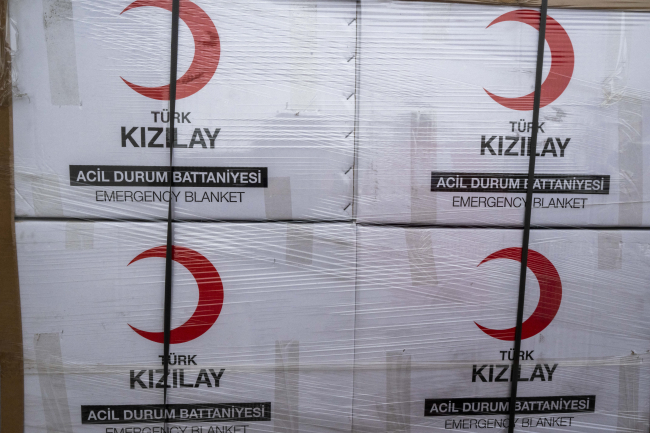 Kızılay tüm ilk yardım malzemelerini deprem bölgesine gönderdi