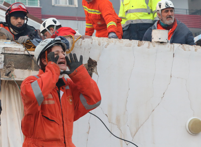 Hatay'da zor koşullar altında kurtarma seferberliği