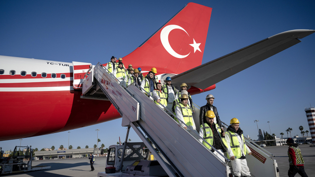 Özel uçak "TUR" madencileri deprem bölgesine taşıdı