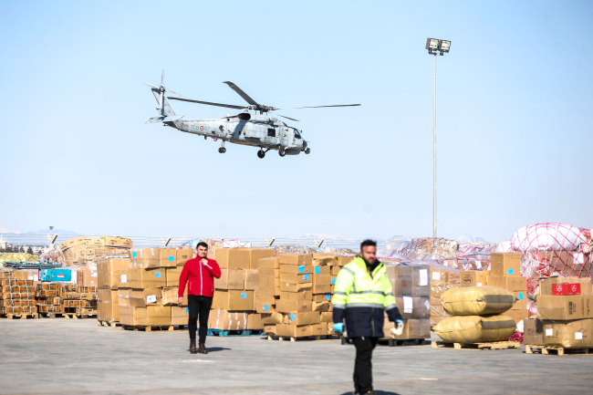 İncirlik Üssü'nden askerlerinin dayanışmasıyla depremzedelere yardım