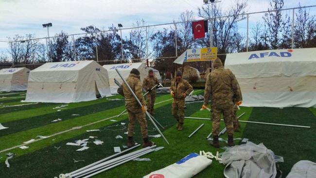 Jandarma ekipleri Pazarcık'ta 1764 çadır kurdu