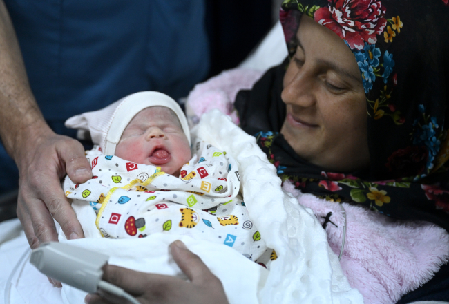 Depremzede kadın TCG Bayraktar gemisinde doğum yaptı