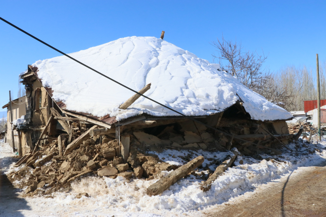 Arslanbey Çiftliği Mahallesi'nde 110 haneden 85'i yıkıldı