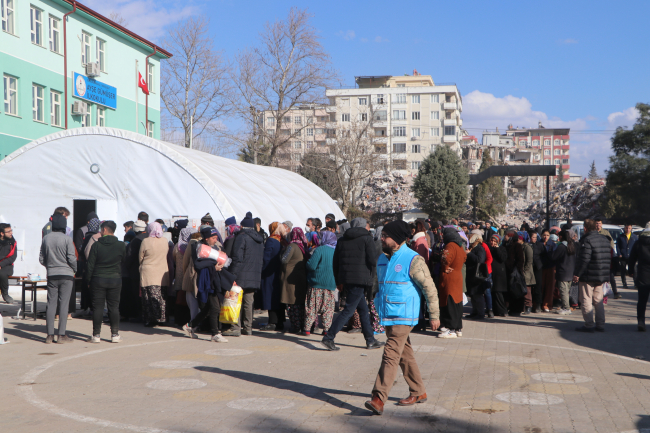 TDV, deprem bölgesinde 1,6 milyon kişiye yemek ulaştırdı