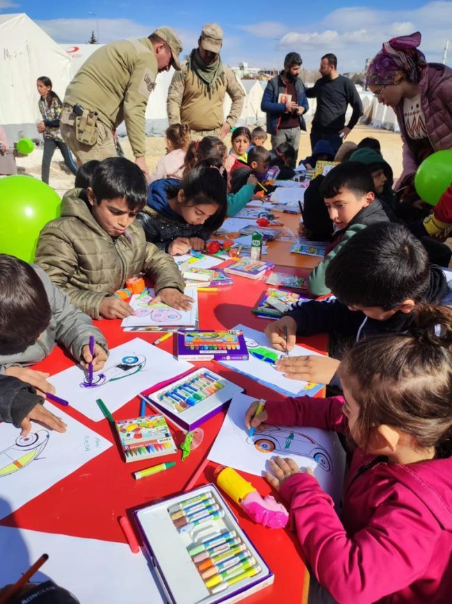 Depremzede çocuklar sosyal ve sportif etkinliklerle moral buluyor