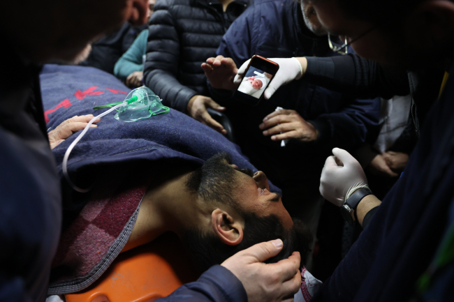 Hatay'da enkaz altında kalan iki kişi depremin 261. saatinde kurtarıldı