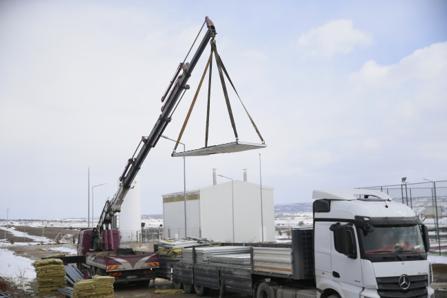 Eskişehir'den deprem bölgesine prefabrik evler gönderiliyor