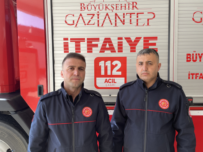 Arama kurtarma yaptıkları enkazda yaklaşık 2 milyon dolar buldular