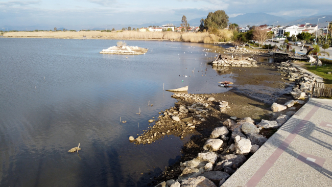 Fethiye'de deniz suyu çekildi