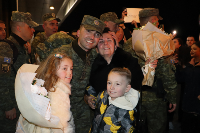 Türkiye'deki arama kurtarma çalışmalarına katılan Kosovalı askerler ülkelerine döndü