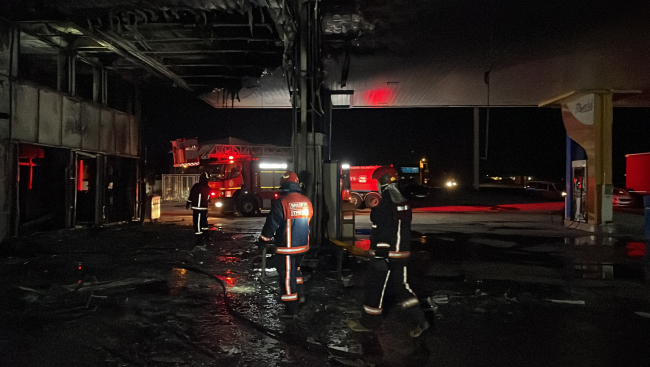 Sakarya'da akaryakıt istasyonunda çıkan yangın söndürüldü