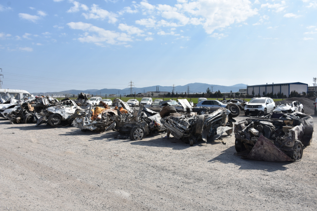 Kahramanmaraş'ta depremde zarar gören 761 araç otoparka çekildi