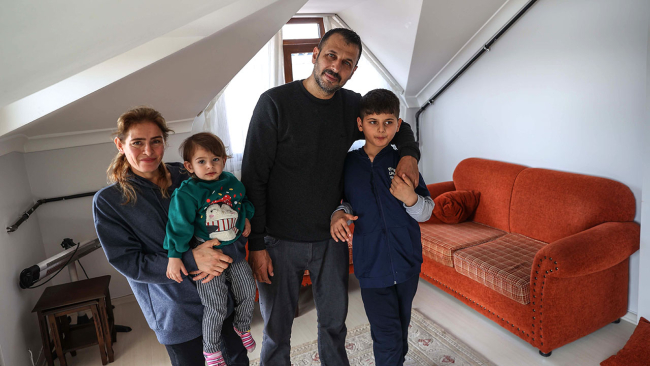 Otizmli çocuğu olan aile, aynı durumdaki depremzede aileye evini açtı