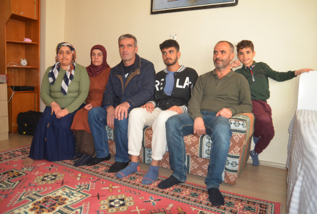 Kütahya'da gönüllü gençler, hayırseverler ile depremzedeler arasında köprü oldu