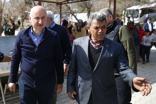 Bakan Karaismailoğlu Hatay'da ziyaretlerde bulundu