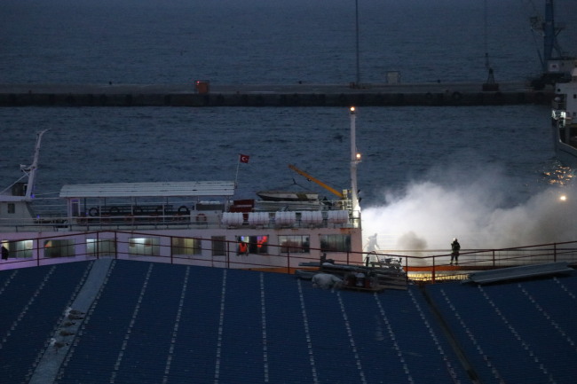 Marmara Denizi'nde feribot yangını