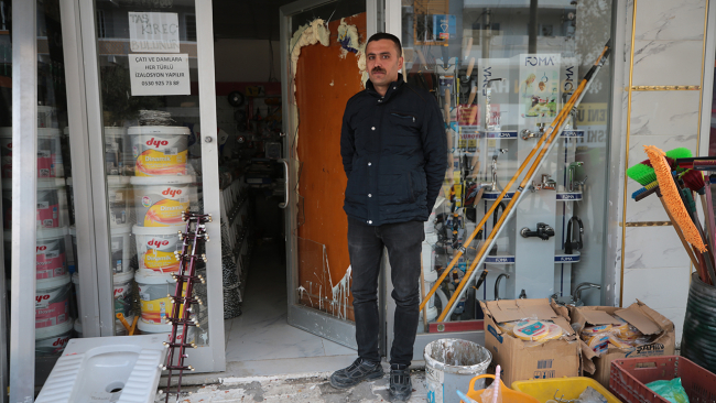 İş yerlerini açabilen esnaf depremzedelerin hizmetinde