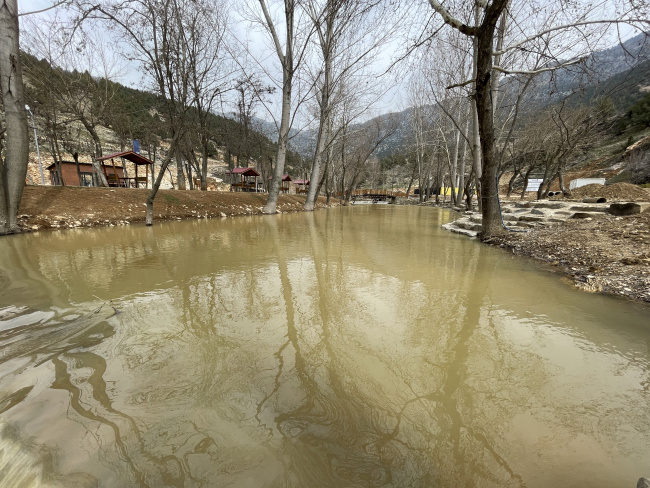 Yeşilgöz Gölü'nün rengi depremlerin ardından değişti