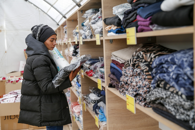 Çadır kentte depremzedelerin ihtiyaçları 'Sosyal Market' ile karşılanıyor