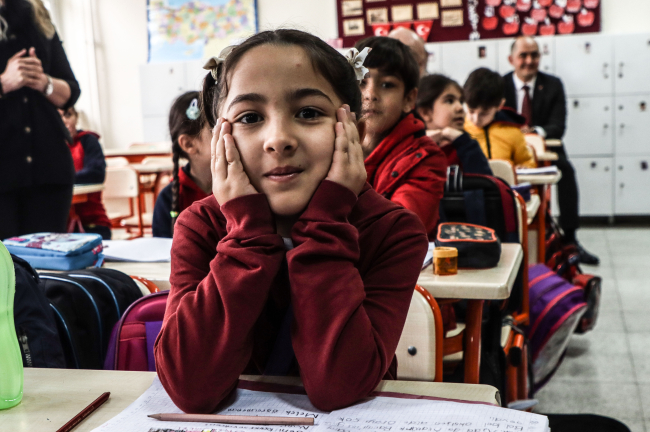 Depremden etkilenen 3 ilde okullar başladı