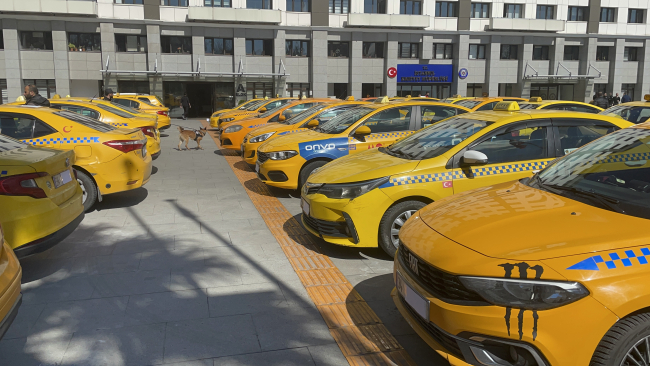 Uyuşturucu dağıtan araçlar sergilendi