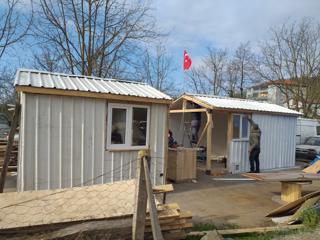 Zonguldak'ta hayırseverler depremzede için konteyner ev üretti