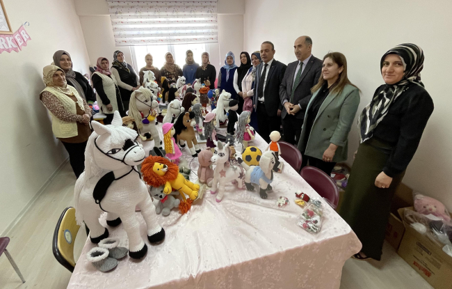 Ardahan'dan depremzede çocukları gülümsetecek oyuncaklar gönderildi