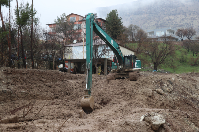 Selde kaybolan anne ve kızını arama çalışmaları sürüyor