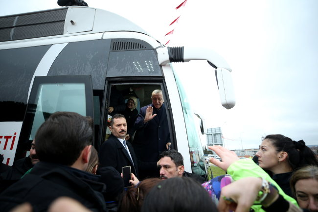 Cumhurbaşkanı Erdoğan Balıkesir'de yoğun ilgiyle karşılandı
