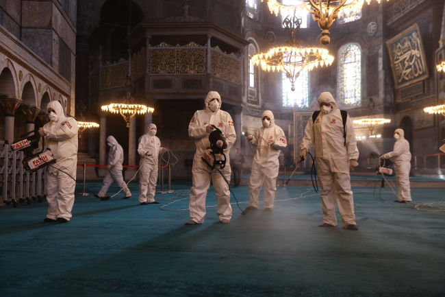 Ayasofya Camii'nde ramazan temizliği yapıldı