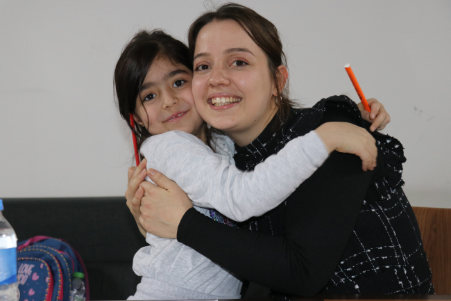 Öğretmenler depremzede öğrenciler için gönüllü mesaide