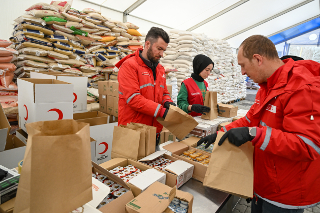 Türk Kızılay iftarlık ve sahurluk paket dağıtacak