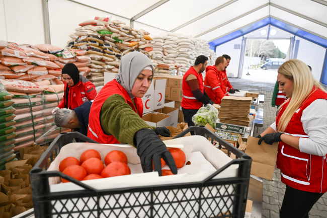 Türk Kızılay iftarlık ve sahurluk paket dağıtacak