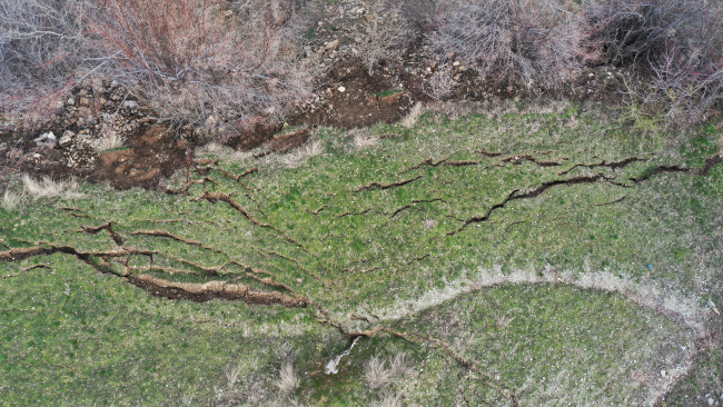 Sincik'in köylerinde depremin verdiği hasar görüntülendi
