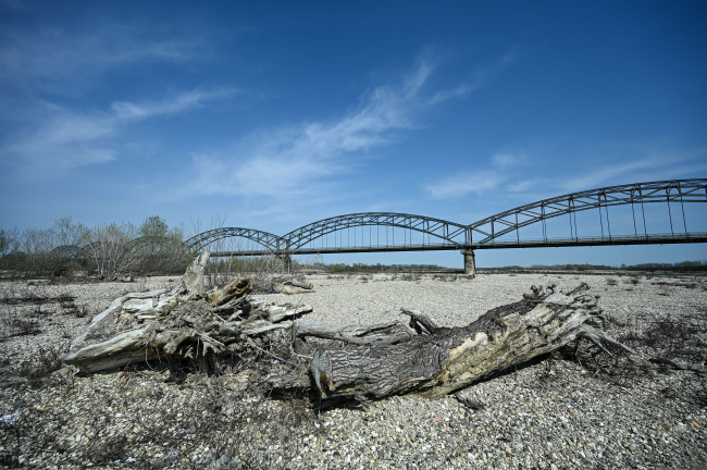 İtalya'nın en büyük nehri Po'daki kuraklık sıkıntısı sürüyor