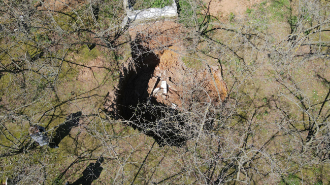Sakarya'da 6 metre çapında ve derinliğinde obruk oluştu