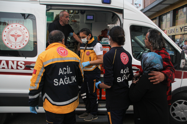 Antalya'da apartman otoparkında yangın: 7 kişi dumandan etkilendi