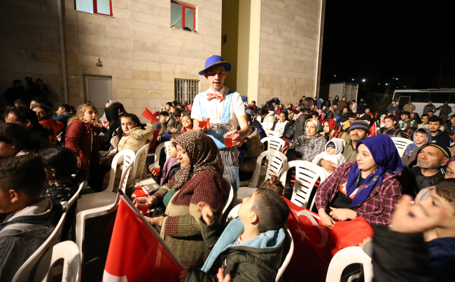 Çadır kente kurulan dev ekranda milli maç heyecanı