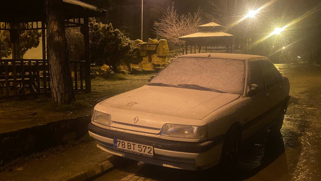 Karabük'te kar yağışı etkili oldu