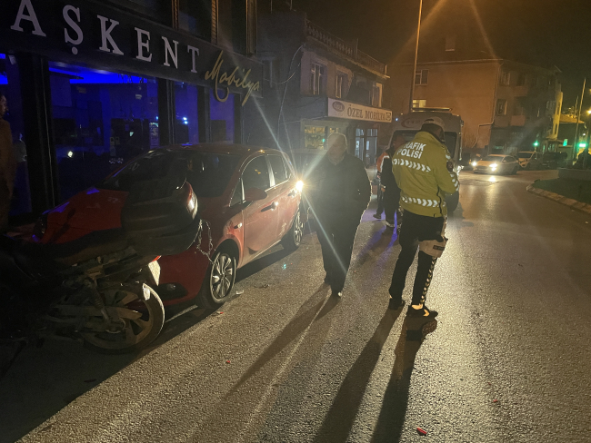 Edirne'de bir motosiklet sürücüsü park halindeki iki araca çarptı