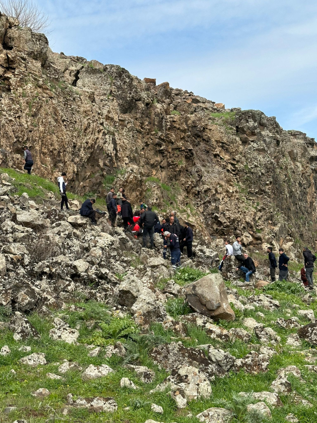 Diyarbakır'da helikopter ambulans kayalıklarda mahsur kalan vatandaş için havalandı